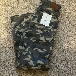 NWT Hidden high rise straight camo jeans